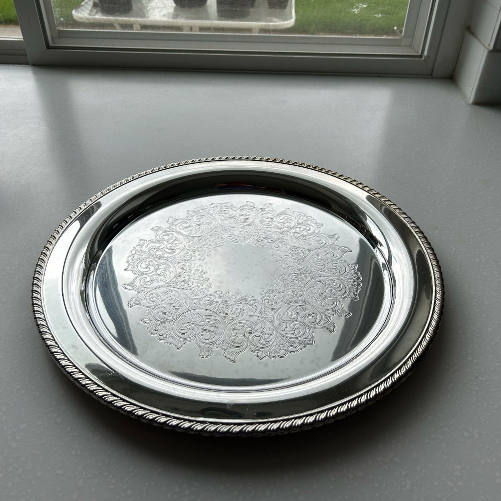 Vintage Silverplated Holloware Oneida Silversmiths Round Serving Tray 14.75"Dia.
